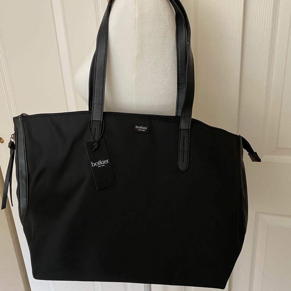 Nylon shoulder bag - black. New!